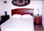 villa_bedroom.jpg (41084 bytes)